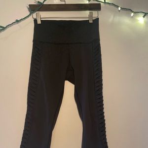 Black ankle length, ridged Lululemon leggings
